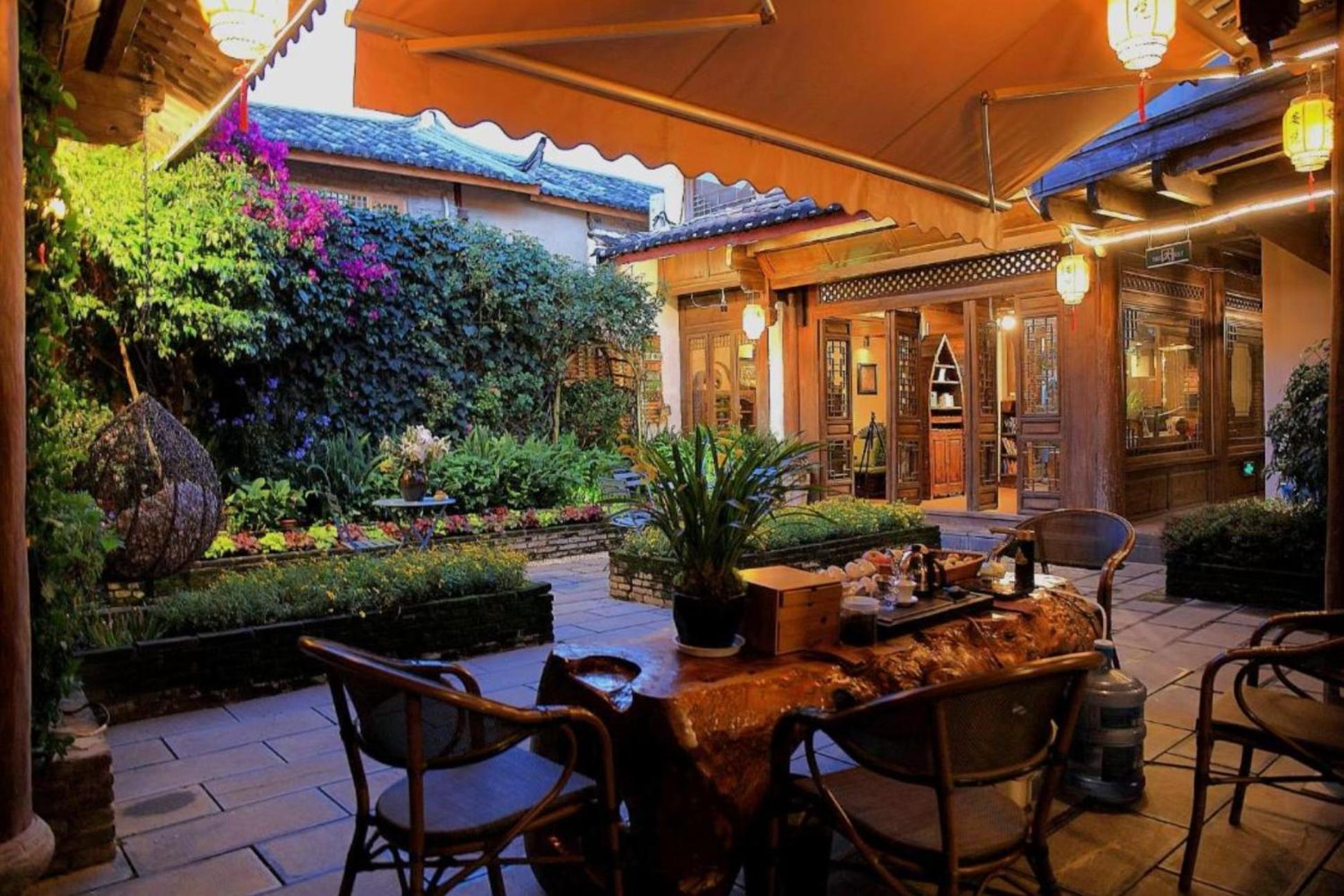 Big Tree Guesthouse - Naxi Old Style ليجيانغ المظهر الخارجي الصورة